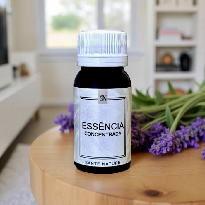 Tranquilidade, frescor e elegância aromática. A Essência de Alfazema é uma fragrância clássica e reconfortante, conhecida por seu aroma herbal-floral que acalma a mente e purifica os ambientes. Com notas delicadas, frescas e levemente adocicadas, ela transmite paz, leveza e sofisticação — perfeita para criar espaços serenos e agradáveis.