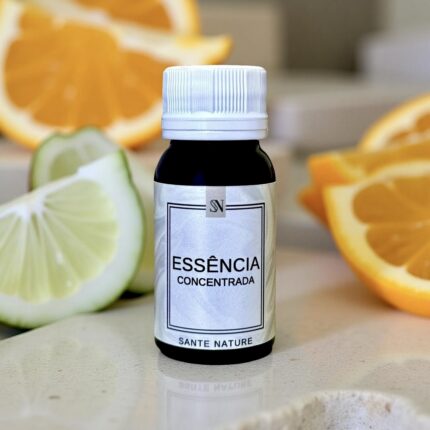 Frescor cítrico e leveza aromática para ambientes revigorantes e equilibrados. A Essência de Bergamota é uma fragrância cítrica e luminosa, com aroma fresco, frutado e levemente floral. Ela transmite sensação de bem-estar, alegria e tranquilidade. Ideal para criar ambientes energizantes, limpos e emocionalmente equilibrados.