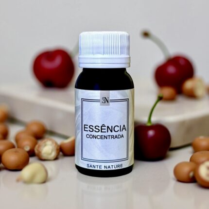 Doçura frutada e calor gourmet para ambientes acolhedores e elegantes. A Essência de Cereja com Avelã é uma fragrância encantadora que une o perfume suculento da cereja com o toque cremoso e tostado da avelã. Seu aroma é doce na medida certa, envolvente e levemente amadeirado — ideal para criar ambientes com sensação de conforto, sofisticação e bem-estar.