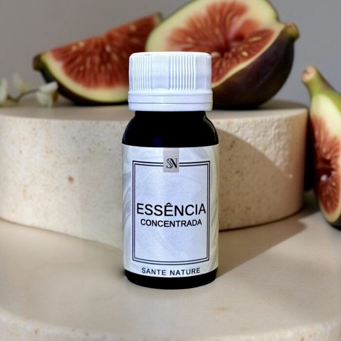Frutado intenso com toque amadeirado e aura misteriosa. A Essência de Figo Negro é uma fragrância rica e sedutora, que combina o dulçor suculento do figo maduro com nuances verdes e um fundo amadeirado profundo. Seu aroma é envolvente, elegante e levemente exótico — ideal para criar ambientes sofisticados, acolhedores e cheios de personalidade.