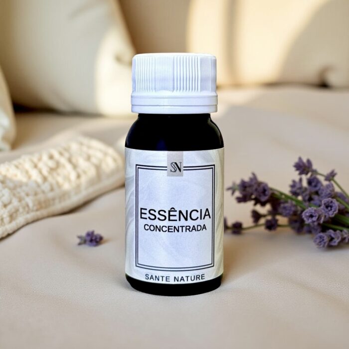 Elegância e Tranquilidade em Cada Gota. A Essência Lavanda Martan é uma celebração da sofisticação e serenidade. Essa fragrância floral amadeirada combina o frescor da lavanda com notas envolventes de gerânio, âmbar e violeta. Seu perfil olfativo é delicadamente floral e muskado, criando uma atmosfera acolhedora e refinada.