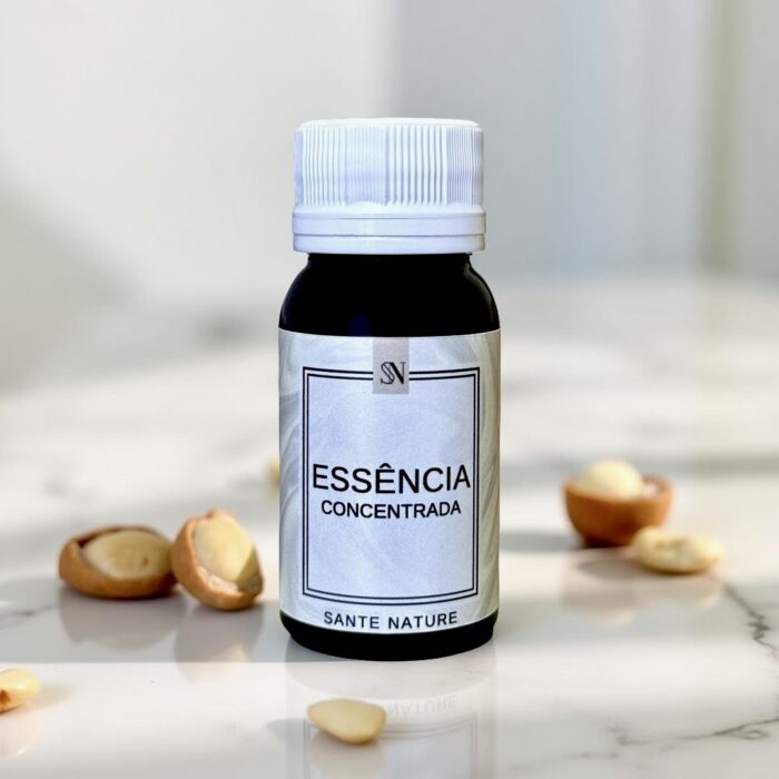 Cremosidade delicada e conforto aromático para ambientes acolhedores. A Essência de Macadâmia é uma fragrância rica e suave, que combina notas florais, cítricas e amadeiradas com um toque cremoso irresistível. Inspirada na amêndoa da macadâmia, essa essência transmite aconchego, tranquilidade e sofisticação — perfeita para transformar qualquer espaço em um refúgio de bem-estar.