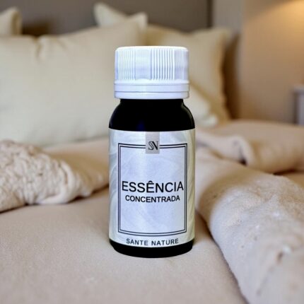 Inspirada no que há de mais elegante, esta essência traz uma combinação sofisticada de notas florais, almiscaradas e levemente amadeiradas, que evocam a sensação de luxo discreto, conforto e bem-estar.