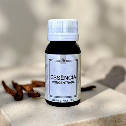 Seu aroma envolvente é ideal para salas, quartos, espaços de relaxamento ou qualquer ambiente que peça um toque de calor e sofisticação. A Vanilla Bourbon é uma fragrância que abraça — doce na medida certa, com profundidade e personalidade.